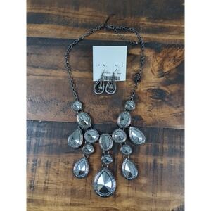 Macy's‎ Costume Jewelry Set Necklace w Matching Earrings Grey/Silver, teardrop